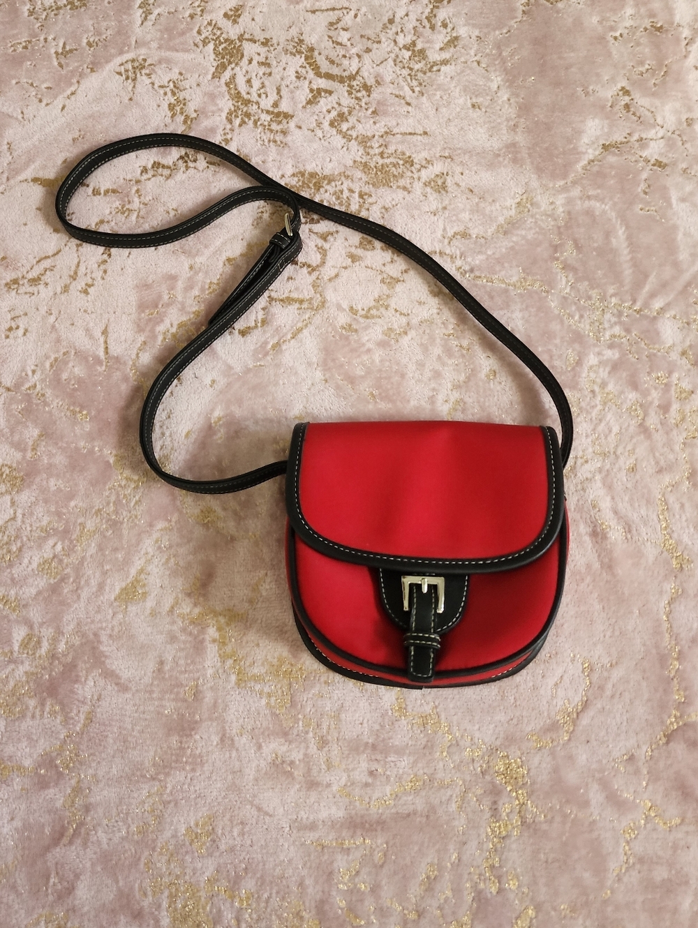 VILLAGER | Red Crossbody Saddle Bag with Contrast Trim